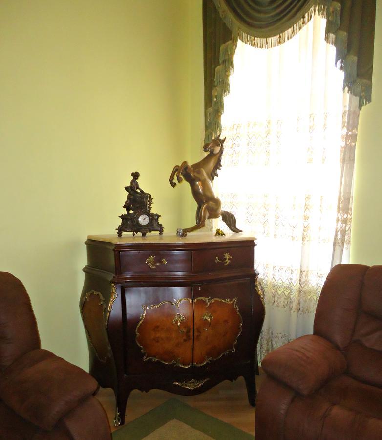 Albatros Bed and Breakfast Tbilisi Buitenkant foto